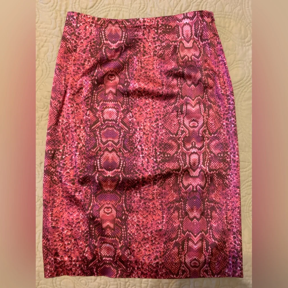 LEA ROME, suit - Picture 2 of 4